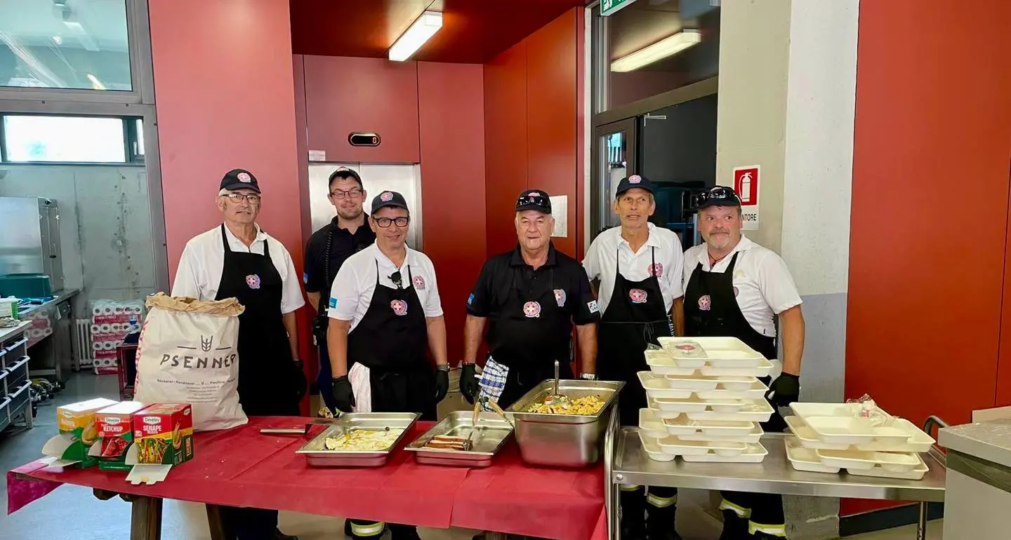 Merano, il grazie dei Vigili del fuoco ai volontari della Croce Bianca