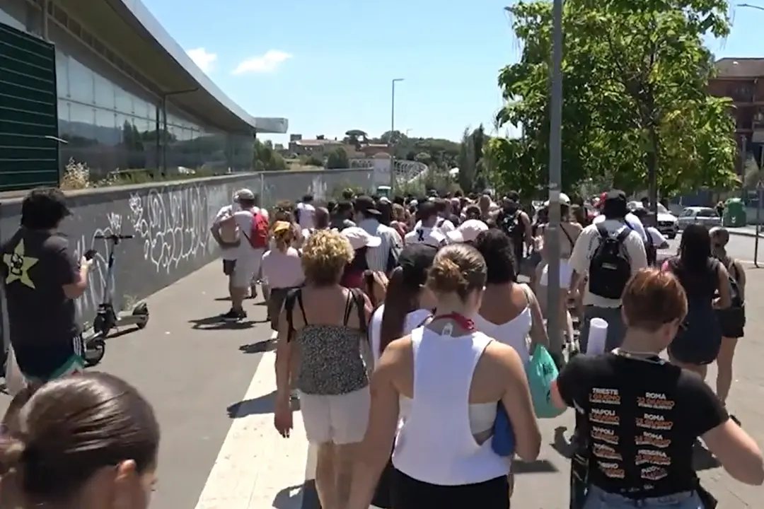 Concerto di Ultimo, il \"pellegrinaggio\" dei fan verso Tor Vergata