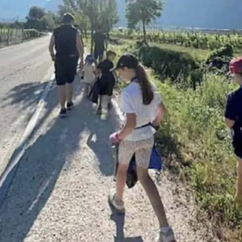 Magré, decine di volontari in campo per ripulire il paese: raccolti soprattutto mozziconi