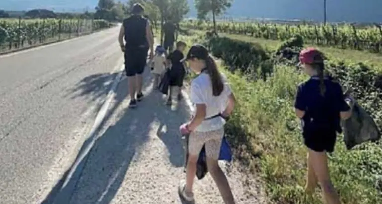 Magré, decine di volontari in campo per ripulire il paese: raccolti soprattutto mozziconi