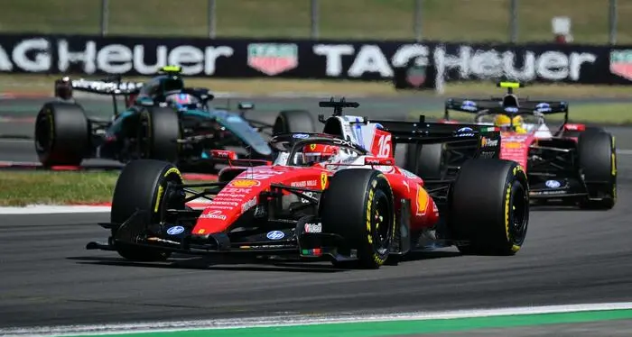 Leclerc trionfa a Silverstone, Hamilton completa il podio Ferrari
