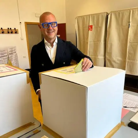 Corrarati guadagna 3,5 punti rispetto alle elezioni: cresce il consenso nel Governance Poll