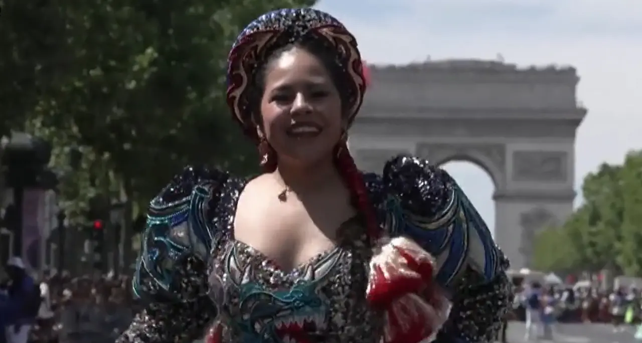 Carnevale tropicale a Parigi, l'America Latina colora gli Champs-Elysees