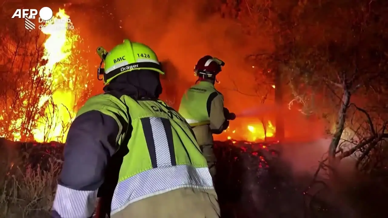 Vasti incendi nel Sud Europa, migliaia di persone evacuate