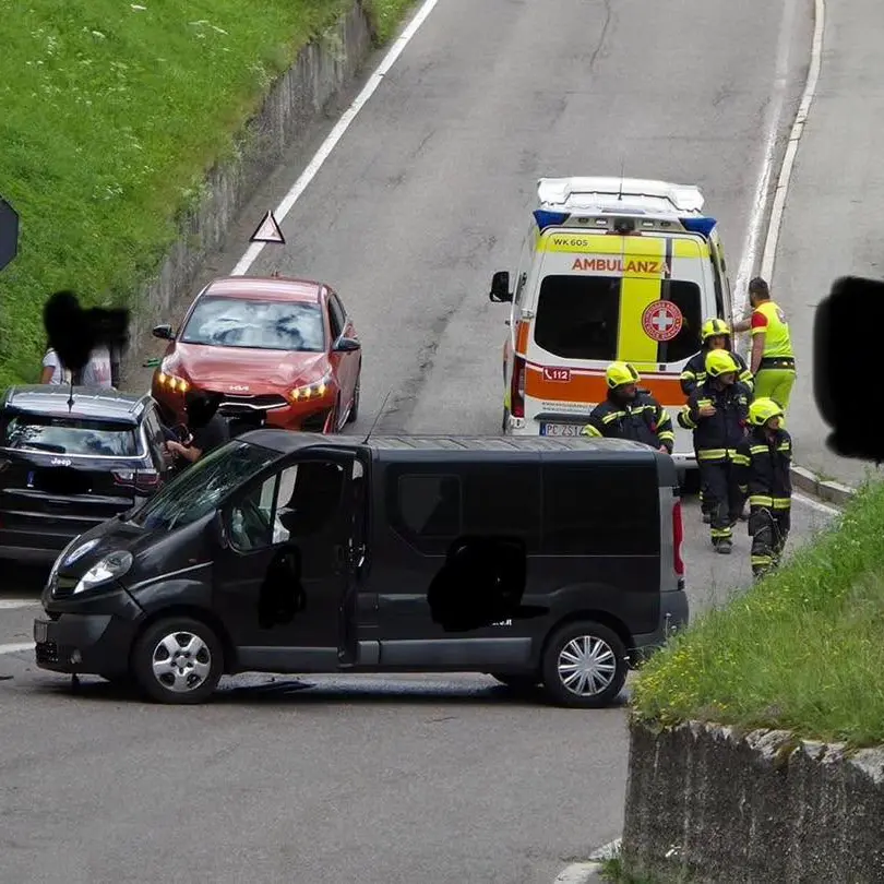 Schianto tra due auto a San Lorenzo di Sebato, sei persone in ospedale