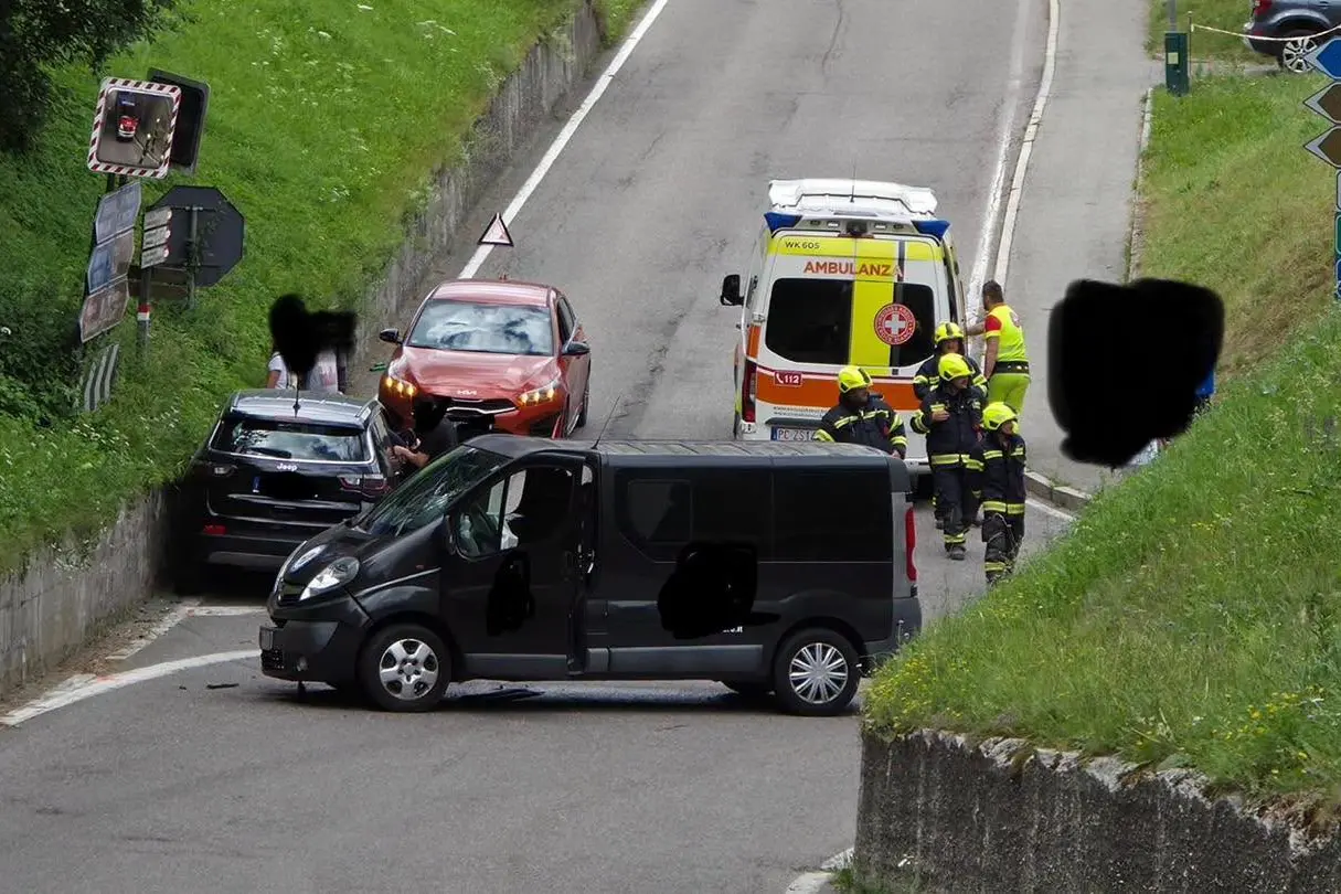 Schianto tra due auto a San Lorenzo di Sebato, sei persone in ospedale