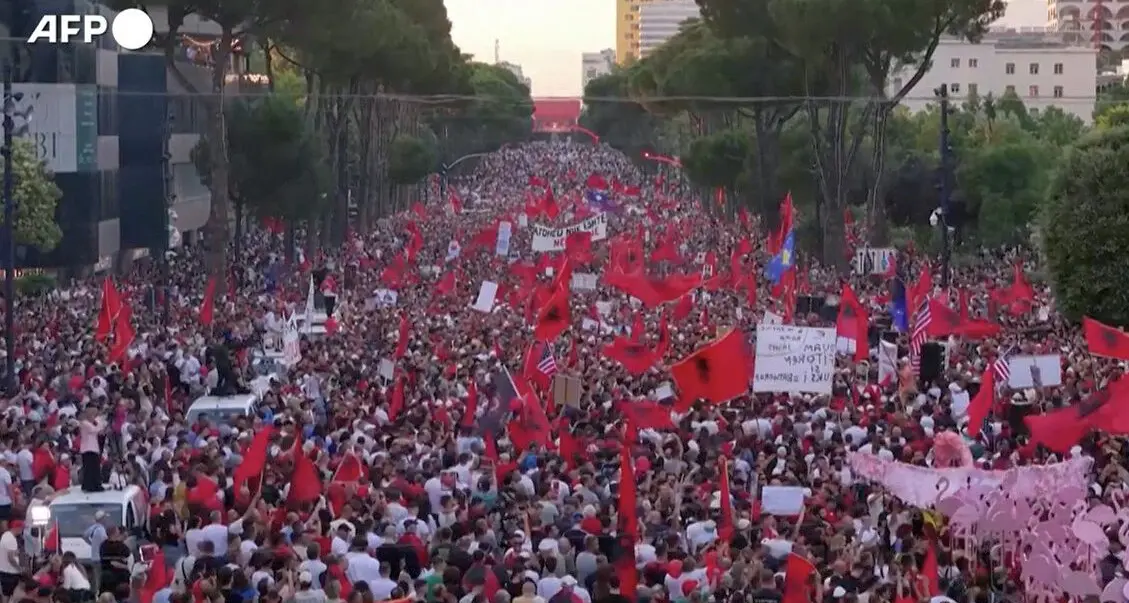 Proteste in Albania, solidarietà da Spagnolli, Ferrari e Ceko