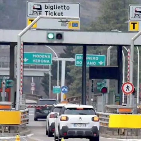 A22, stop alle soste nelle piazzole d'emergenza: «Così si rischiano altre tragedie»