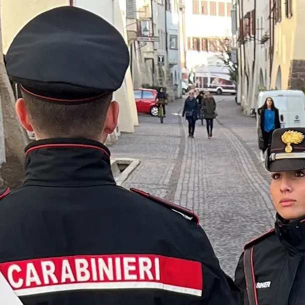 Egna, manomette il braccialetto elettronico: in carcere indagato per maltrattamenti