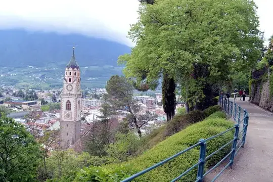 Donna trovata morta sotto la passeggiata Tappeiner a Merano