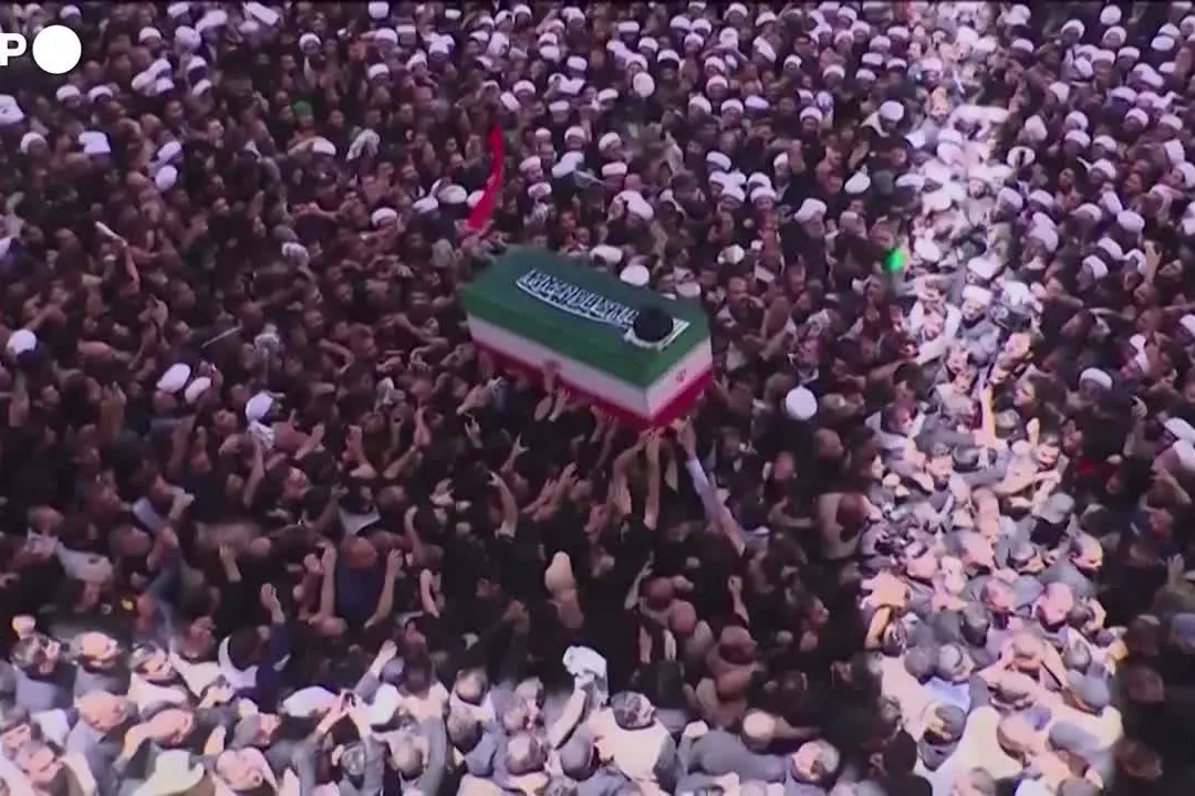 Iraq, corteo funebre di Khamenei arriva al santuario dell'Imam Ali a Najaf