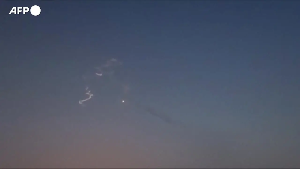 L'Iran diffonde video dei missili lanciati contro obiettivi Usa nel Golfo