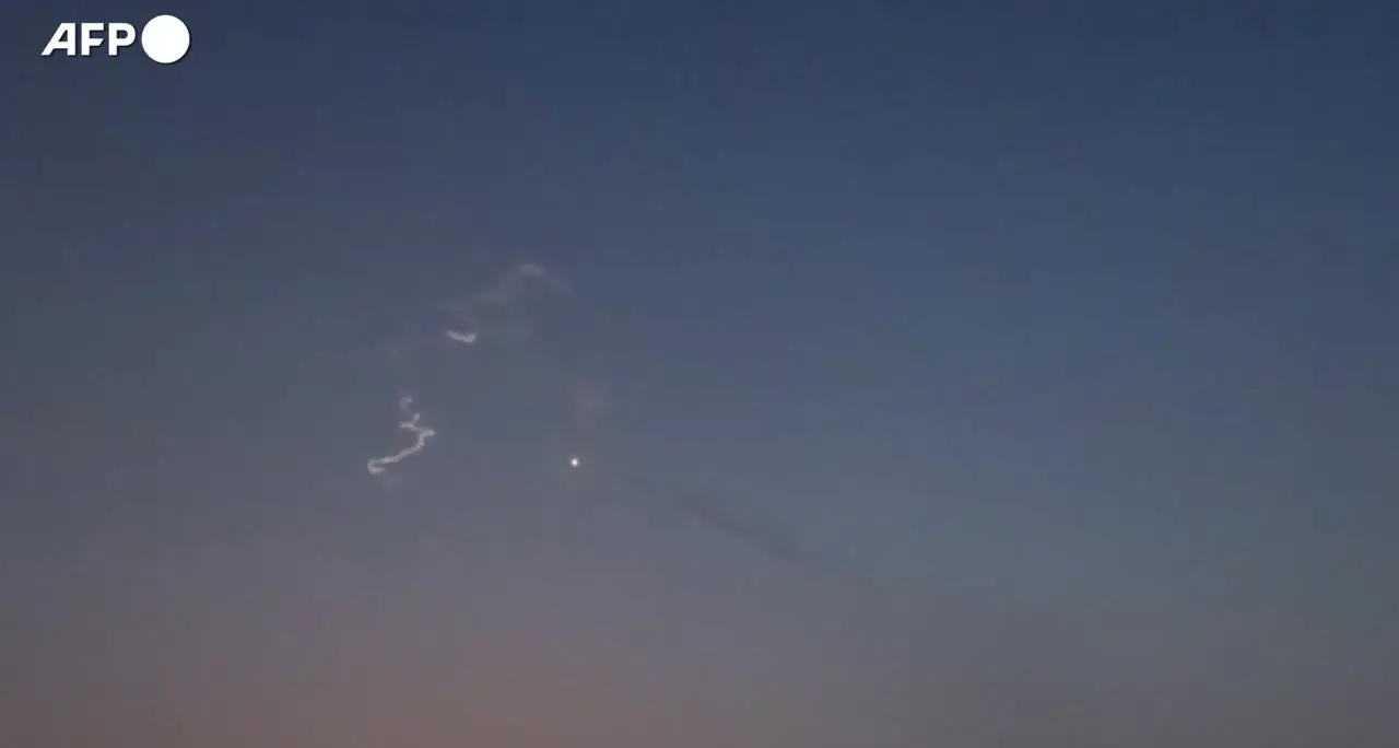 L'Iran diffonde video dei missili lanciati contro obiettivi Usa nel Golfo