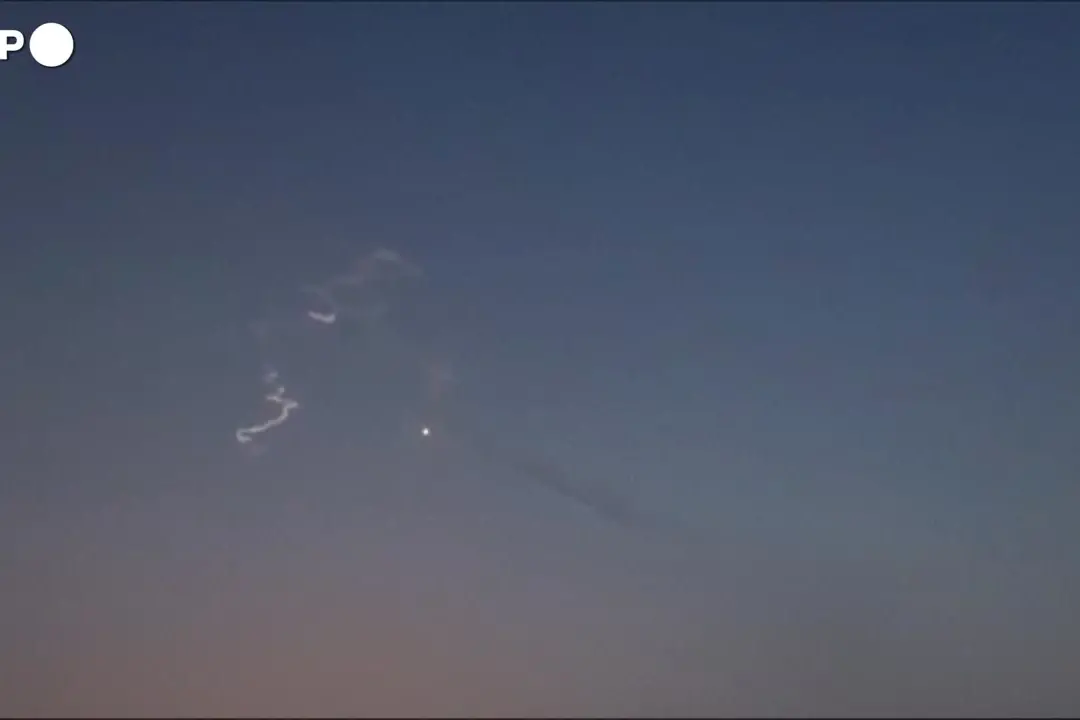 L'Iran diffonde video dei missili lanciati contro obiettivi Usa nel Golfo