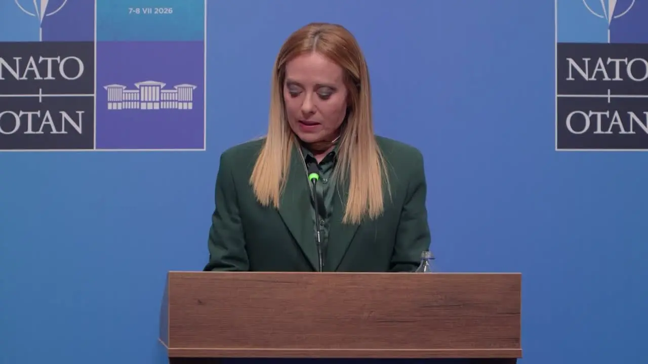 Meloni: \"Se investiamo in difesa quei soldi devono restare in Italia\"