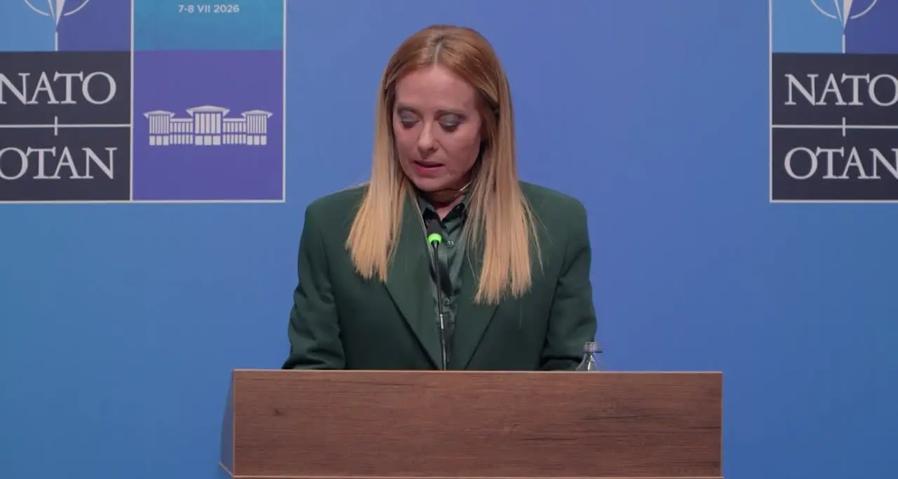 Meloni: \"Se investiamo in difesa quei soldi devono restare in Italia\"