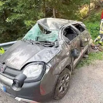 Luson, con l'auto nella scarpata: padre e figlio \"miracolati\"