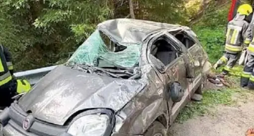 Luson, con l'auto nella scarpata: padre e figlio \"miracolati\"