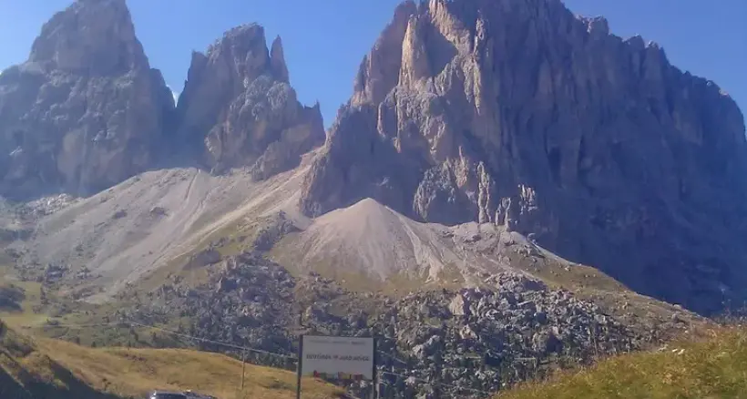 Overtourism nelle Dolomiti: a passo Gardena arriva la Ztl
