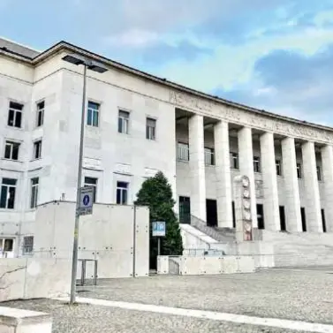 Contabile infedele, spariti 440mila euro: gioielli e viaggi con i soldi dell'azienda