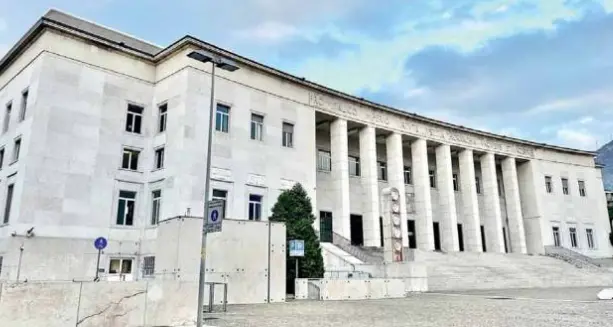 Contabile infedele, spariti 440mila euro: gioielli e viaggi con i soldi dell'azienda