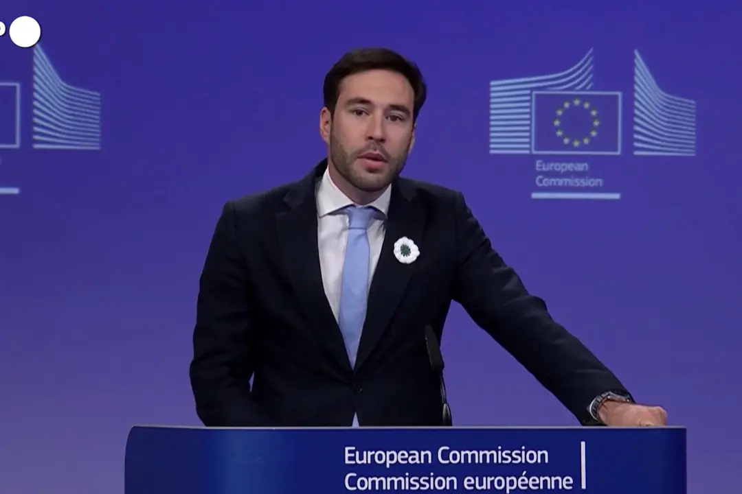 Ue: “Design di Instagram e Facebook crea dipendenza, violato il Dsa”