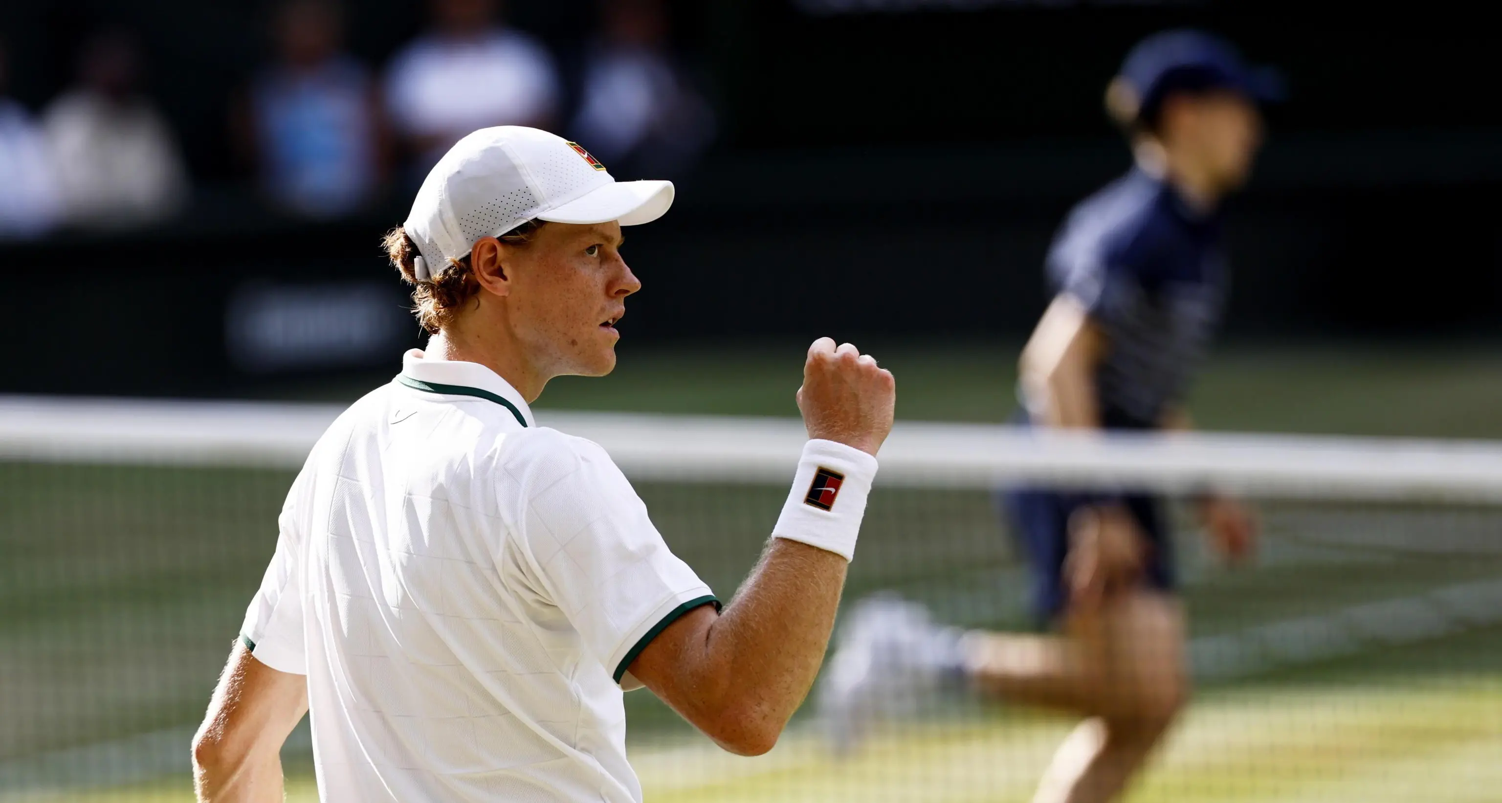 Sinner travolge Djokovic e vola in finale a Wimbledon