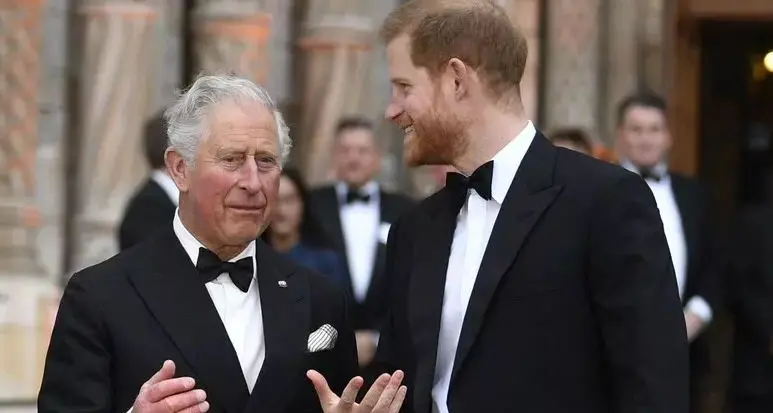 Harry incontra re Carlo con Meghan e i figli: un segnale di pace