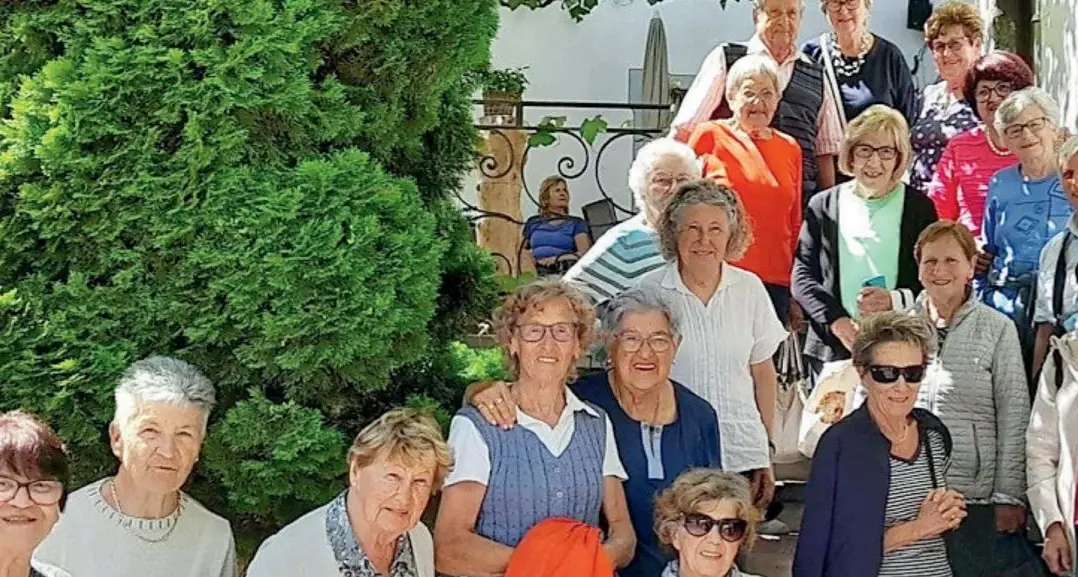 Anziani in visita all’ex perpetua