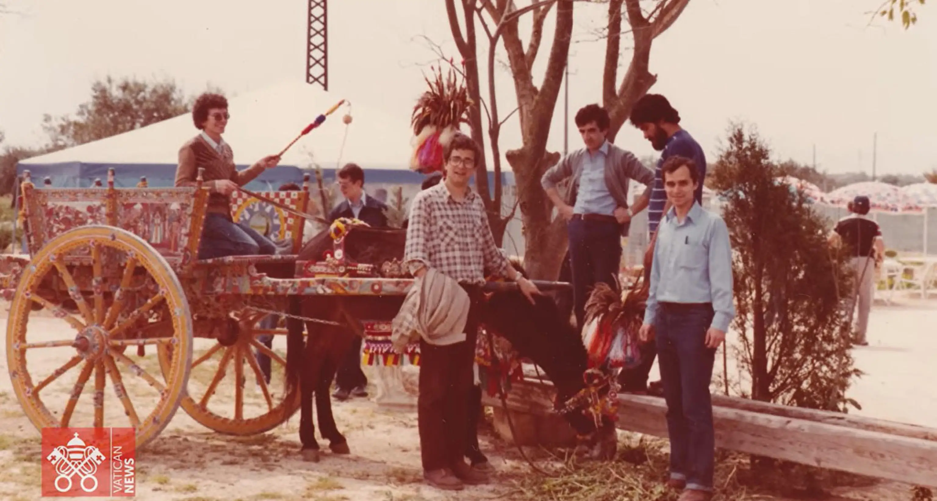 Le foto del giovane Papa Leone XIV in vacanza sul lago di Levico