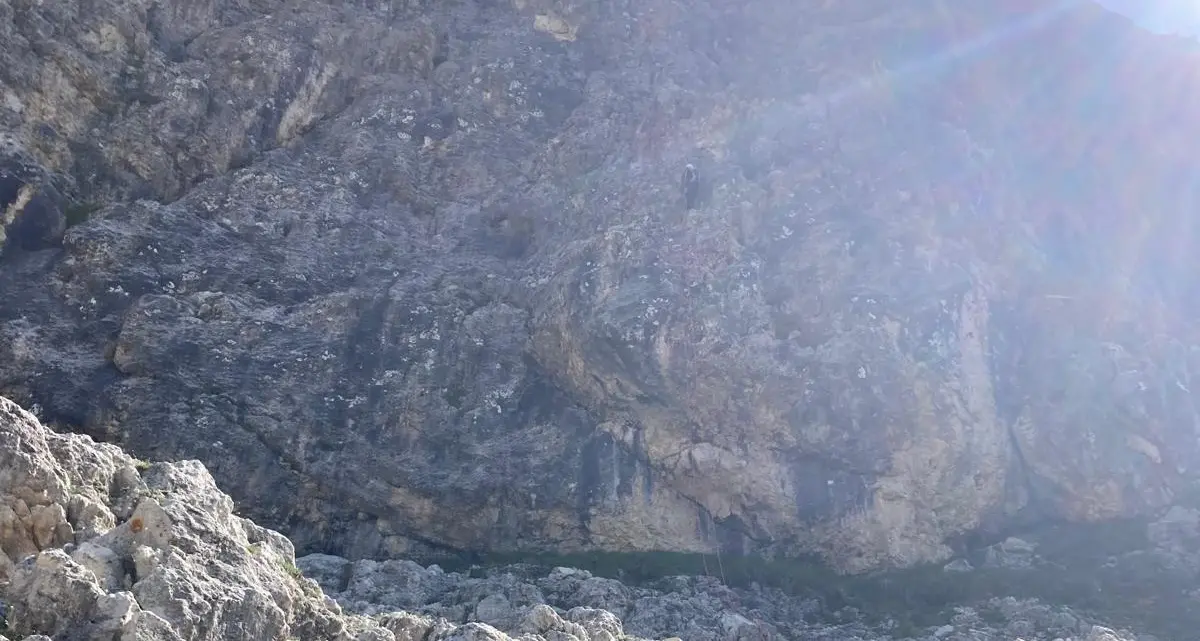 Climber precipita per 40 metri sulla Roda del Diavolo: è grave