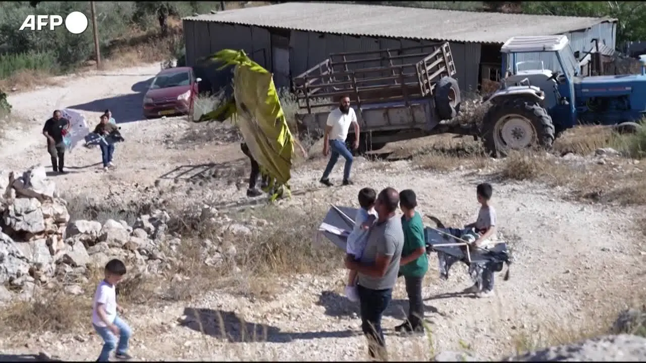 I palestinesi lanciano un messaggio ai coloni con un festival