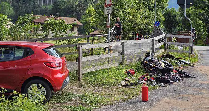 Incidente mortale a Bezzecca: scontro tra un’auto e una moto provoca una vittima