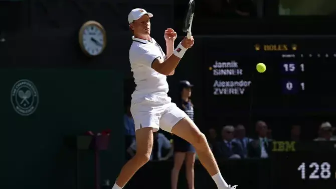 Sinner-Zverev, il tedesco parte forte: suo il primo set