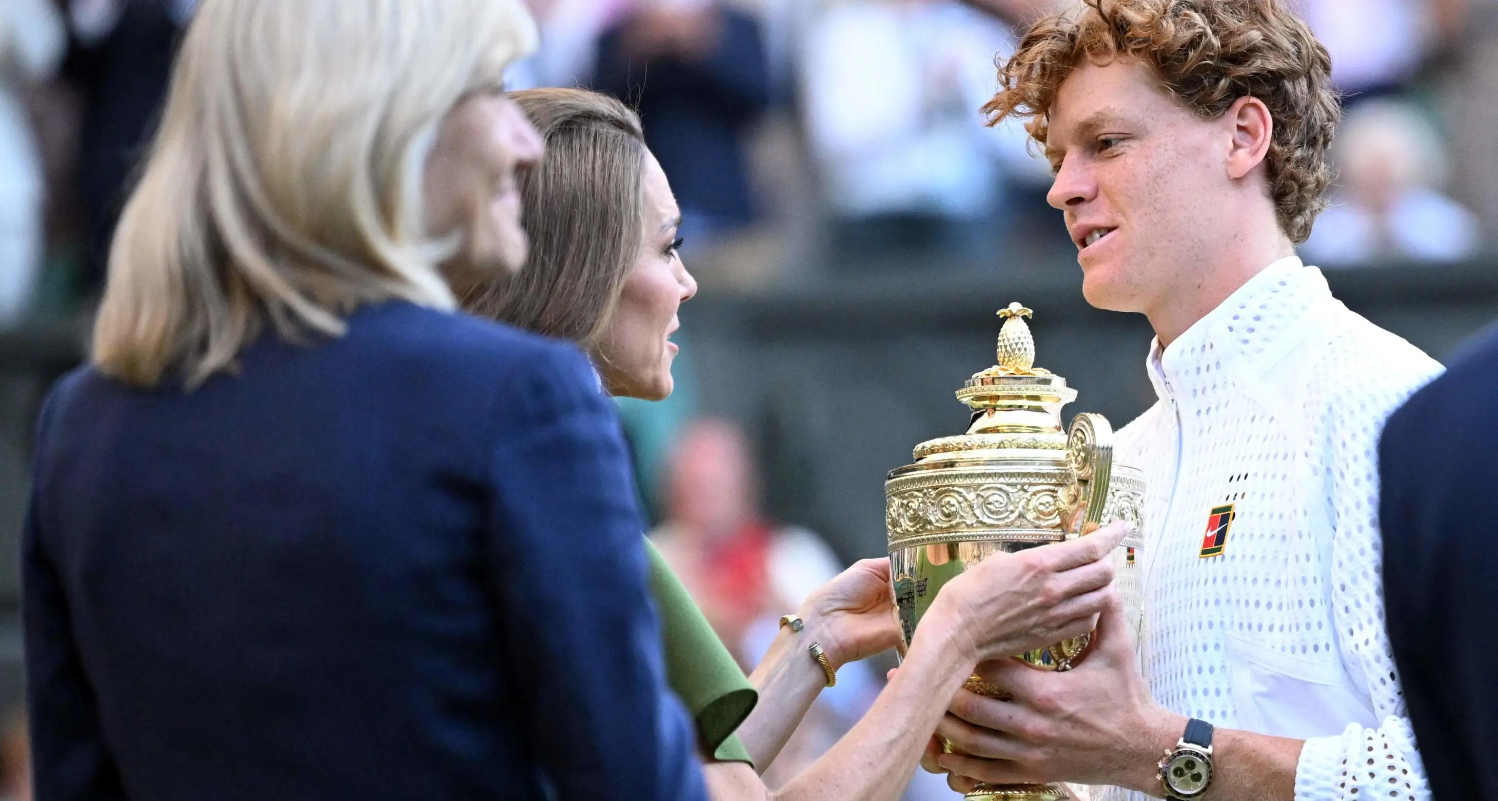 Sinner infinito: batte Zverev e resta sul trono di Wimbledon