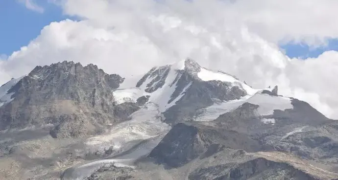 Due alpinisti precipitano in un crepaccio sul Gran Paradiso: entrambi morti