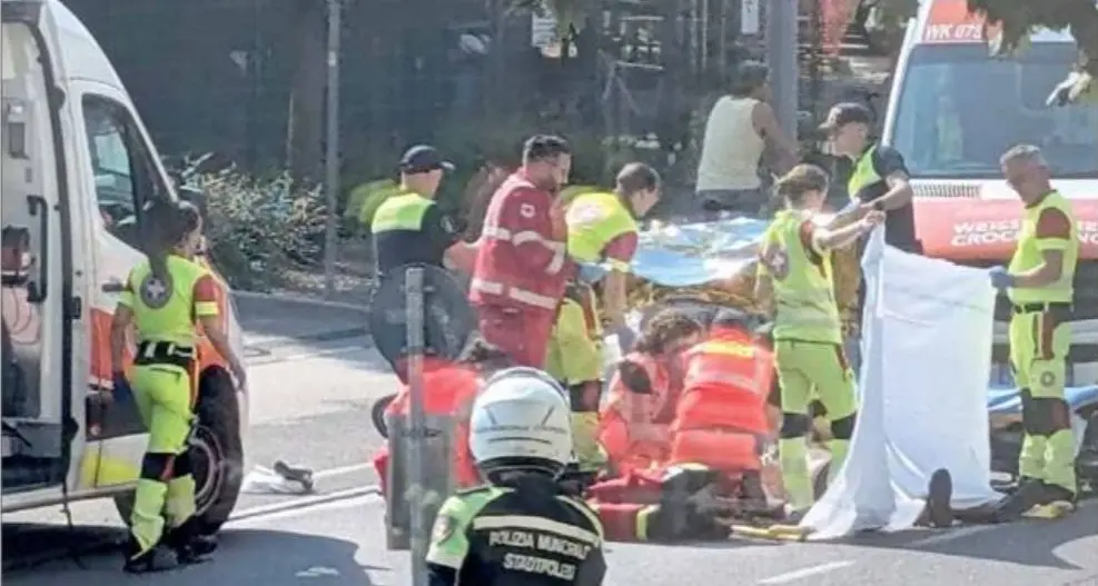 Via Resia, travolto da un’auto: muore un ciclista di 83 anni
