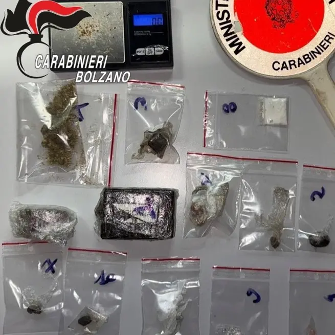 In casa hashish, anfetamina ed ecstasy: arrestato un 20enne
