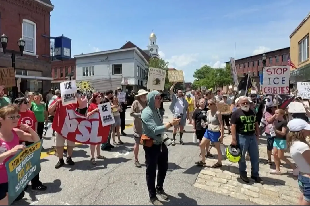 Uomo ucciso dall'Ice nel Maine, la protesta dei cittadini