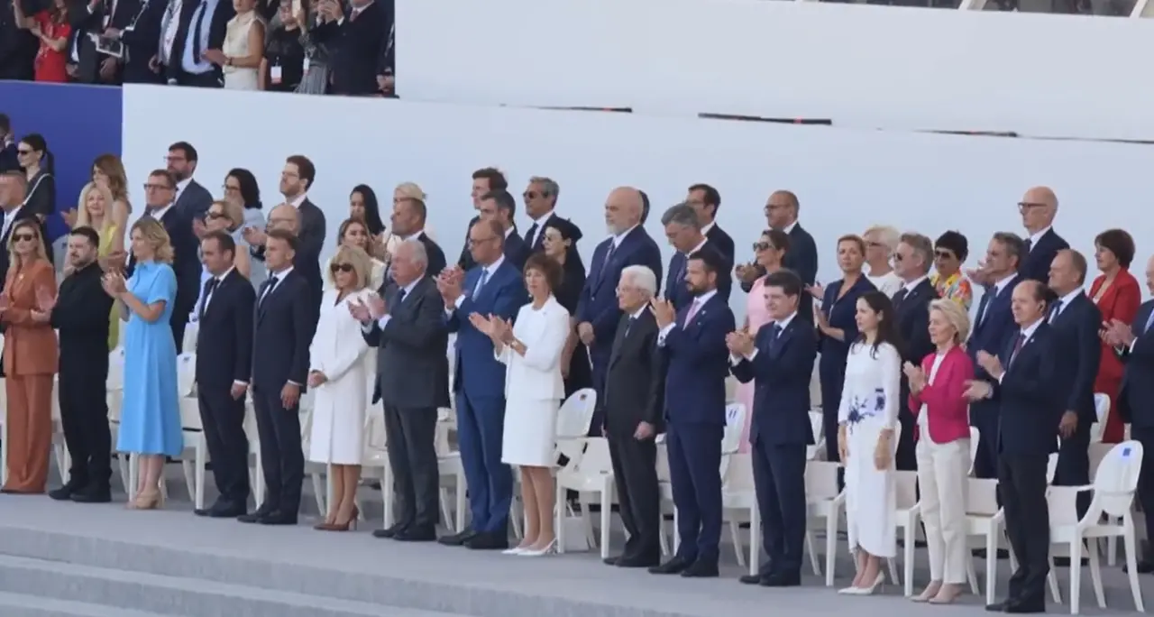 Mattarella\u00A0a Parigi per la festa del 14 luglio, l'ultima con Macron presidente