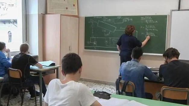 La protesta dei docenti: «In pensione senza un riconoscimento»