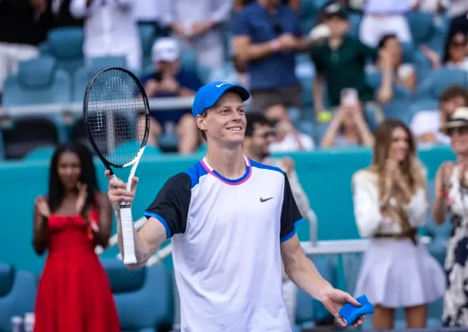 epa11250329 Jannik Sinner of Italy celebrates his victory against Daniil Medvedev of Russia during the semifinals of the 2024 Miami Open tennis tournament at the Hard Rock Stadium in Miami, Florida, USA, 29 March 2024. EPA/CRISTOBAL HERRERA-ULASHKEVICH