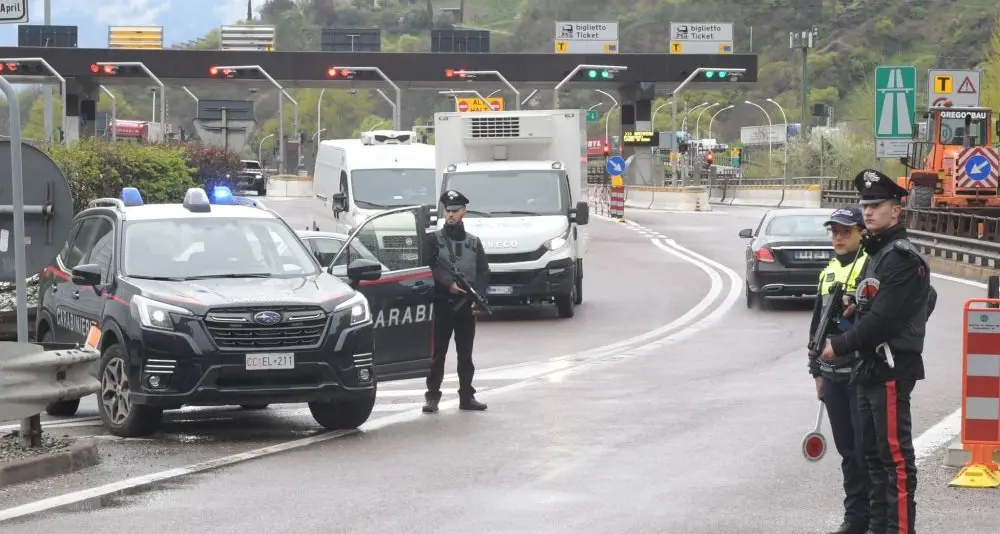 Rapina alla Cassa di risparmio di Ortisei, caccia ai banditi armati