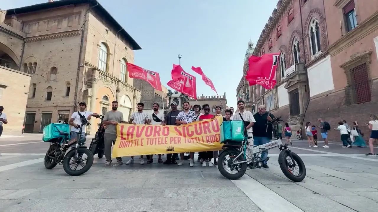 Protesta rider\u00A0a\u00A0Bologna, Cgil: \"Tutele per chi non può lavorare con il caldo\"