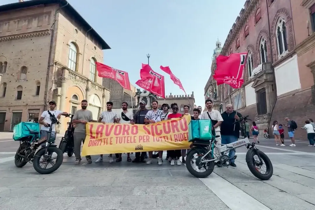 Protesta rider\u00A0a\u00A0Bologna, Cgil: \"Tutele per chi non può lavorare con il caldo\"