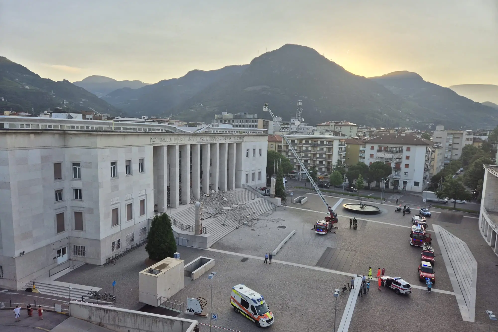 Crolla il tribunale di Bolzano, un ferito