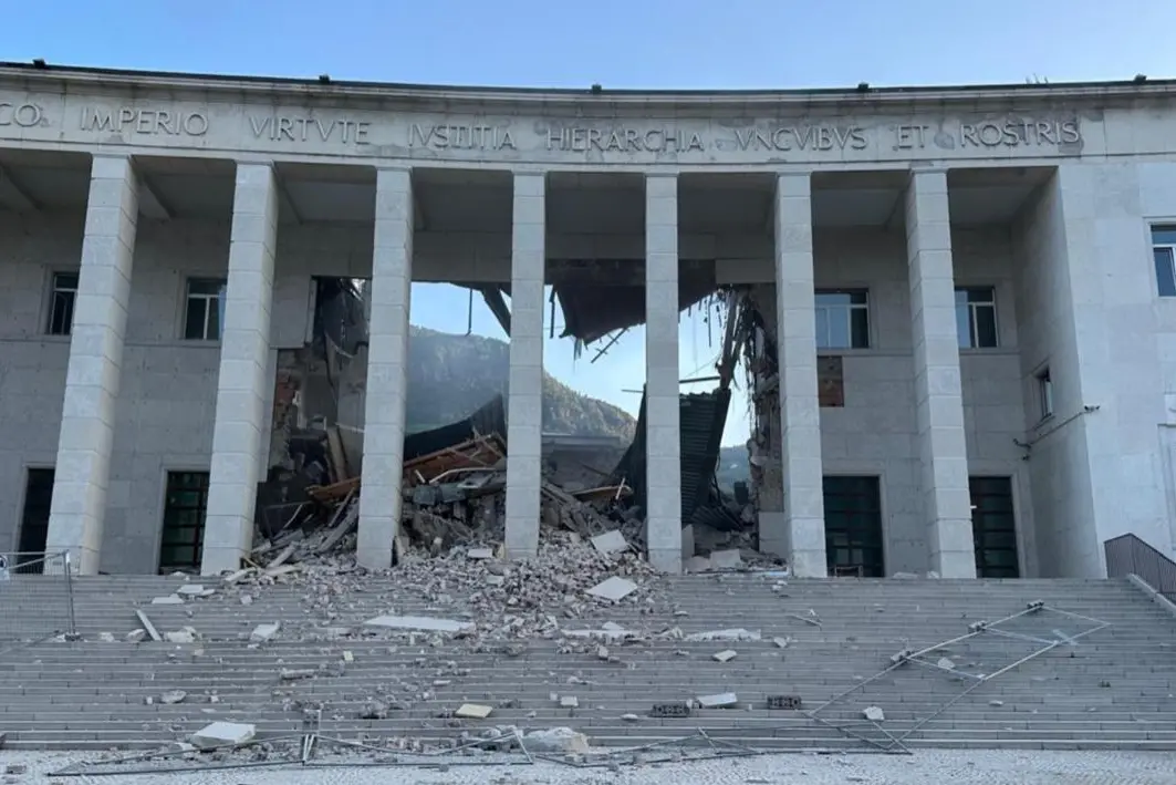 Crolla il tribunale di Bolzano, un ferito