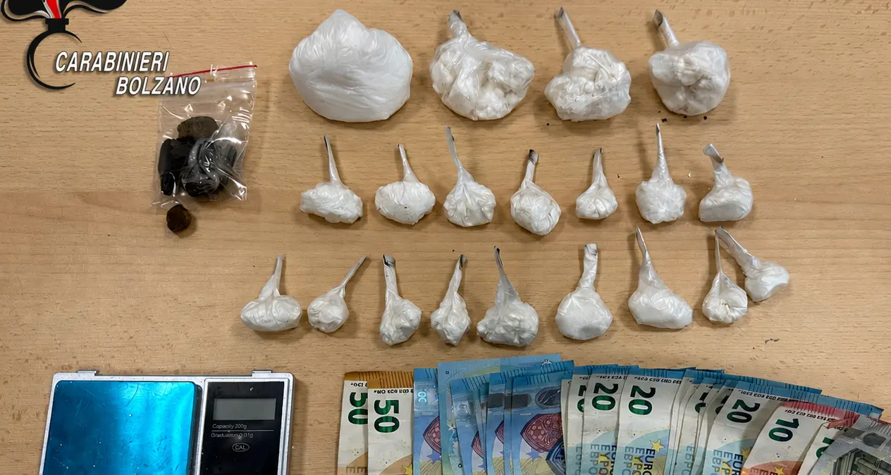 Bolzano, arrestato con 210 grammi di cocaina: oltre 3.600 dosi sequestrate