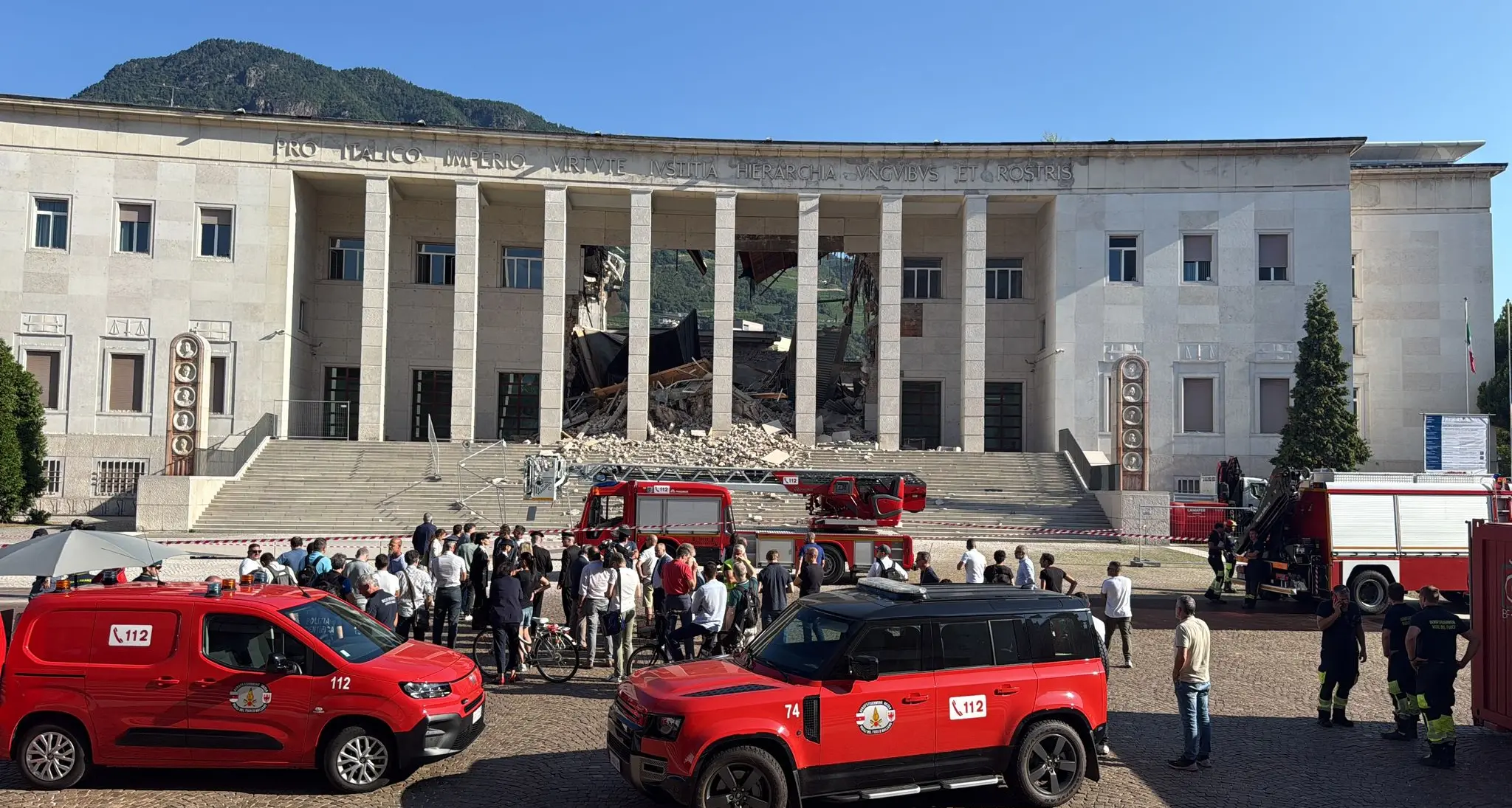 Tribunale di Bolzano crollato, miracolo all'alba: ora l'inchiesta
