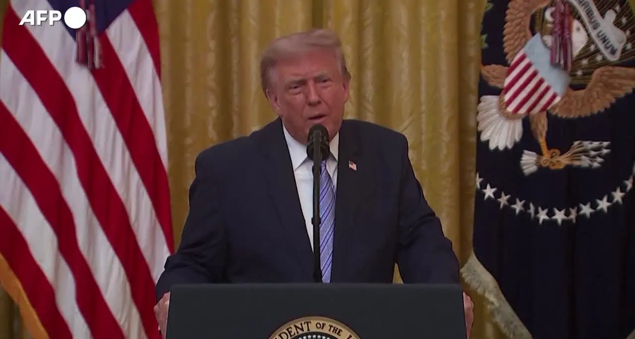 Trump si scaglia contro Nbc e Abc, minaccia la revoca delle loro licenze